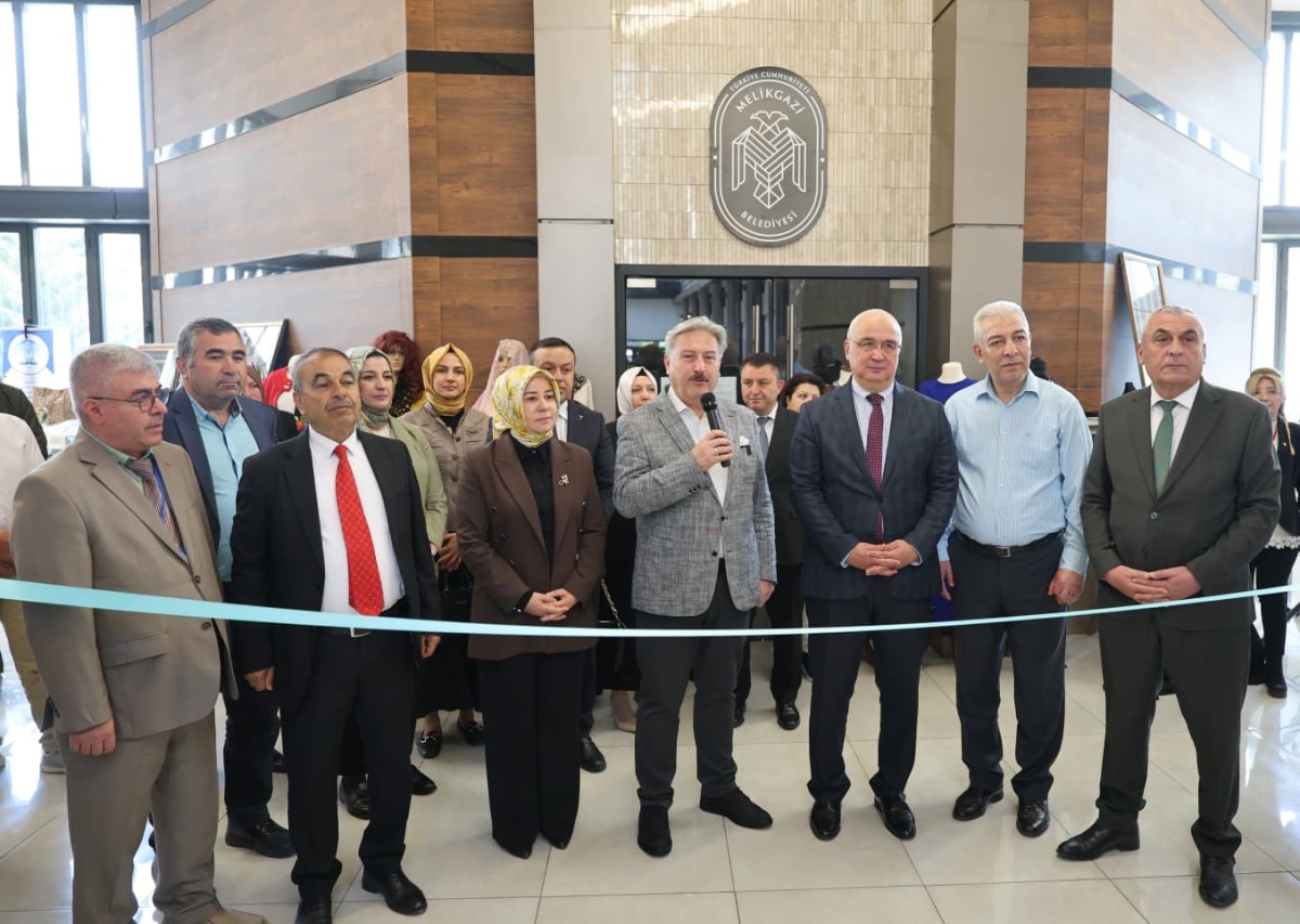 Melikgazi’de Kadınların Bin Bir Emekle Yaptığı El Ürünleri Sergisi Göz Kamaştırdı