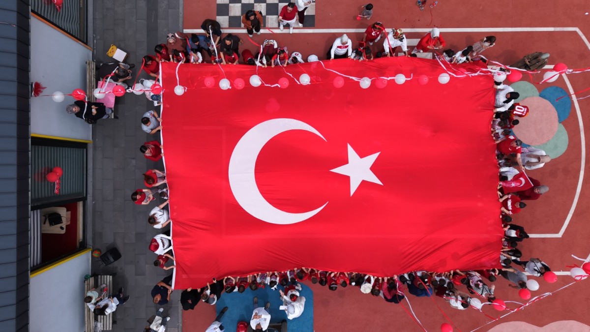Çocuk Kütüphanesi Miniklerinden A Milli Takıma Yürekleri Isıtan Destek