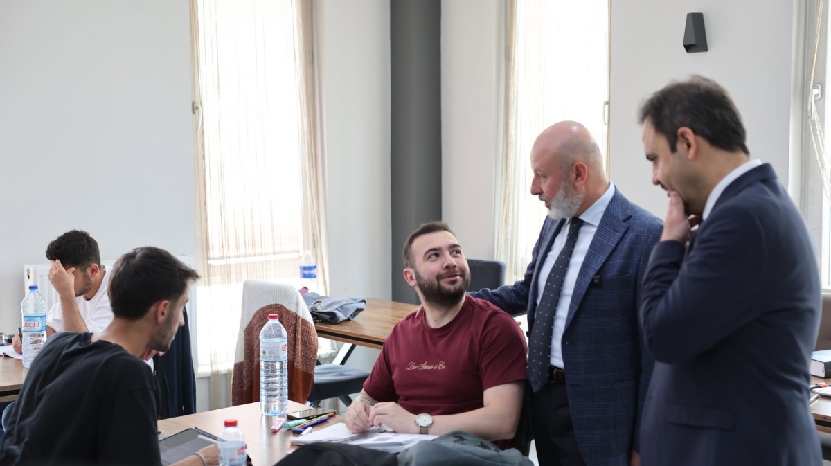 Kayserili Gençler Sınan Kütüphanelerinde Geleceğe Hazırlanıyor