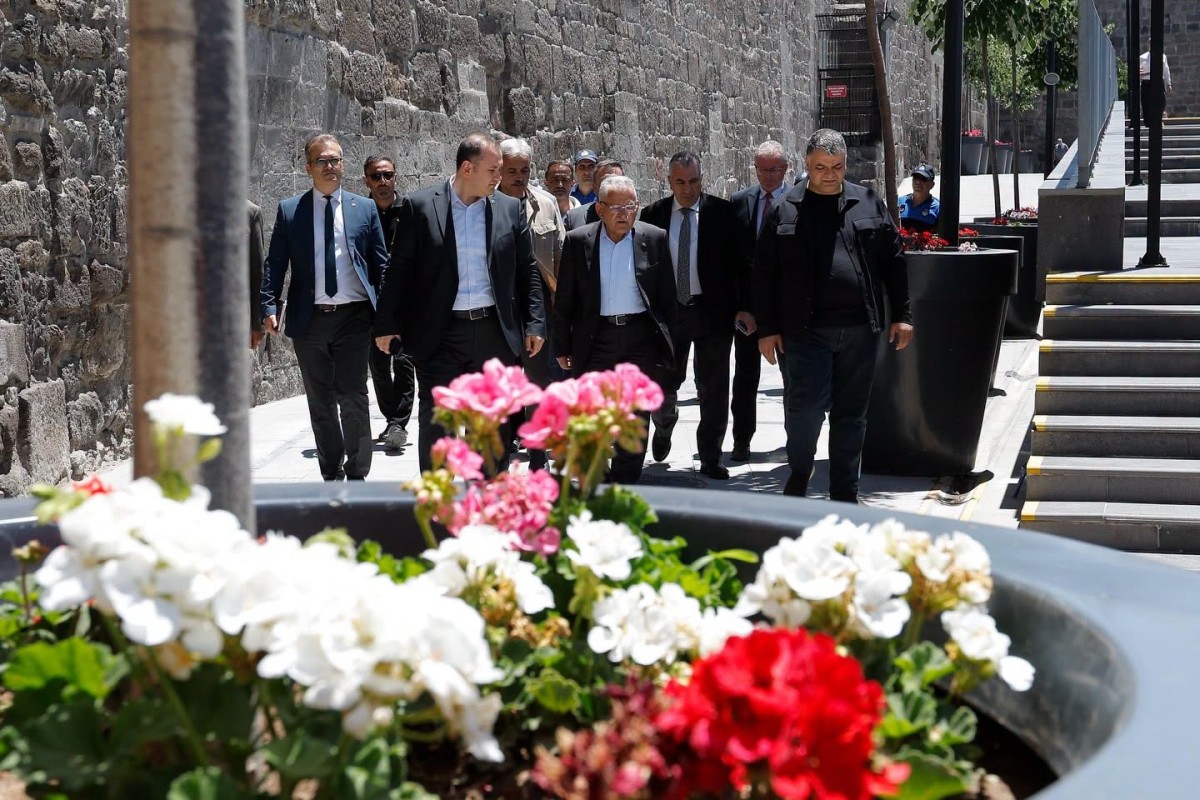 Başkan Büyükkılıç’a Tarihi Kayseri Kalesi’nde Çocuklardan Sıcak İlgi