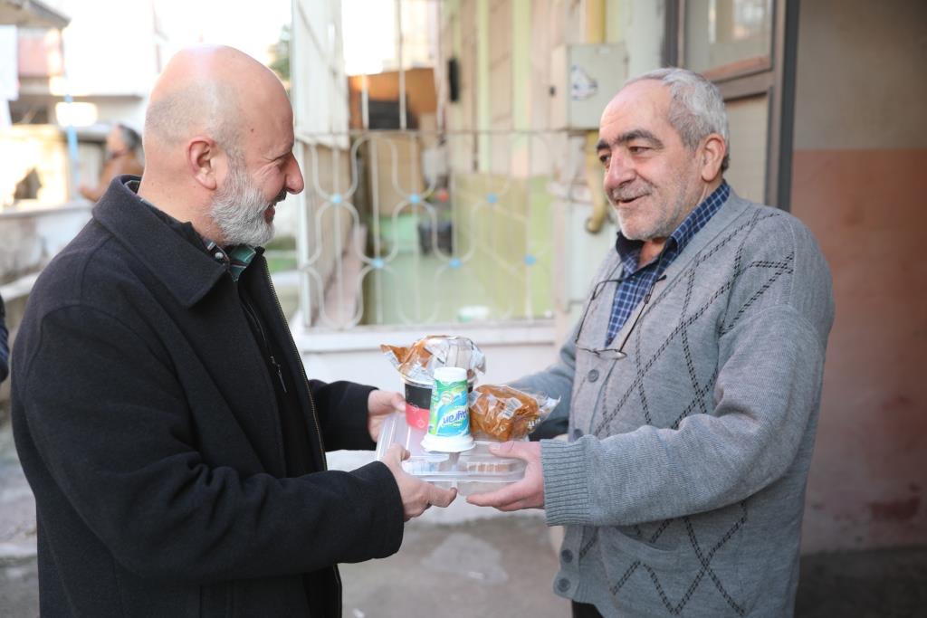 Kocasinan’da Evlere Her Gün 4 Çeşit Sıcak Yemek Gidiyor