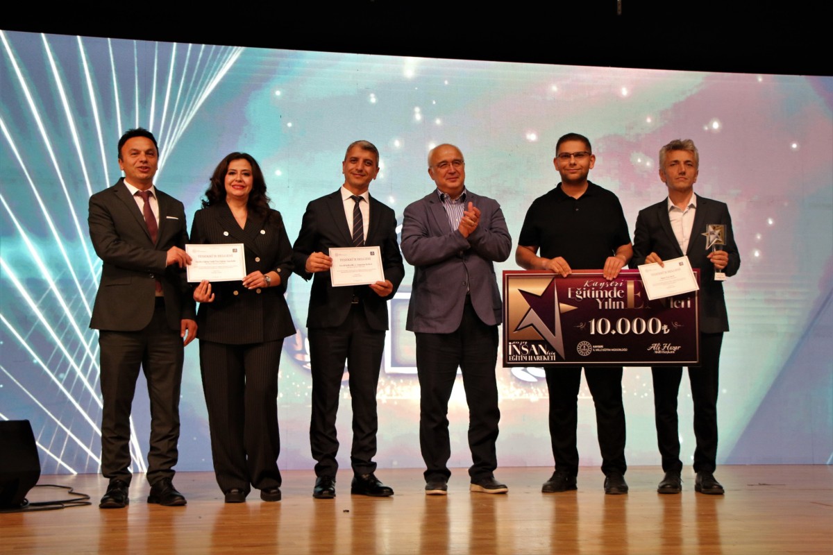 Kayseri’de Eğitimin En’leri Ödüllerini Aldı