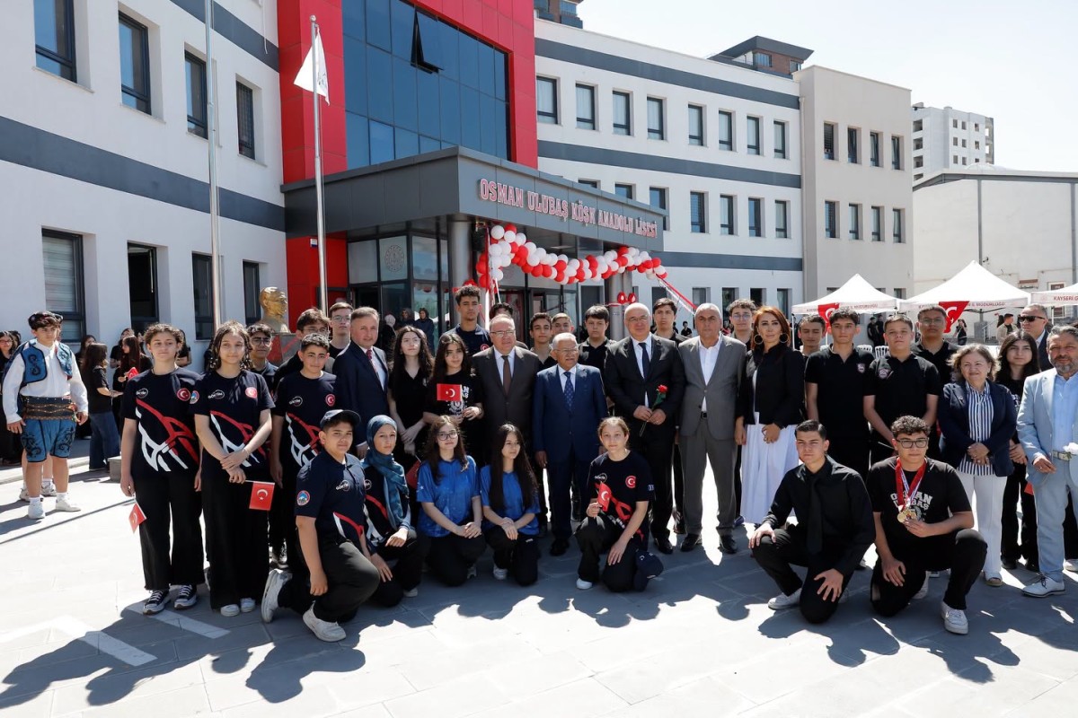 Başkan Büyükkılıç, Öğrenciler ile Birlikte Karne Sevinci Yaşadı 