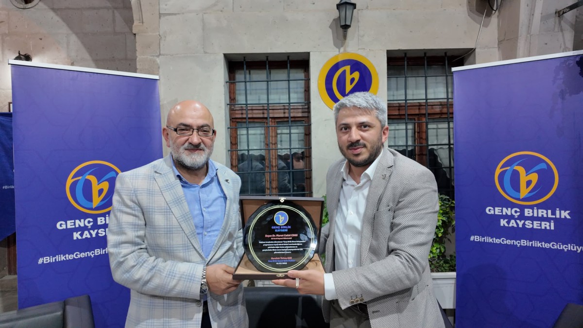 Genç Birlik Divan Buluşmaları’nda Murat Cahid Cıngı Gençlerle Buluştu