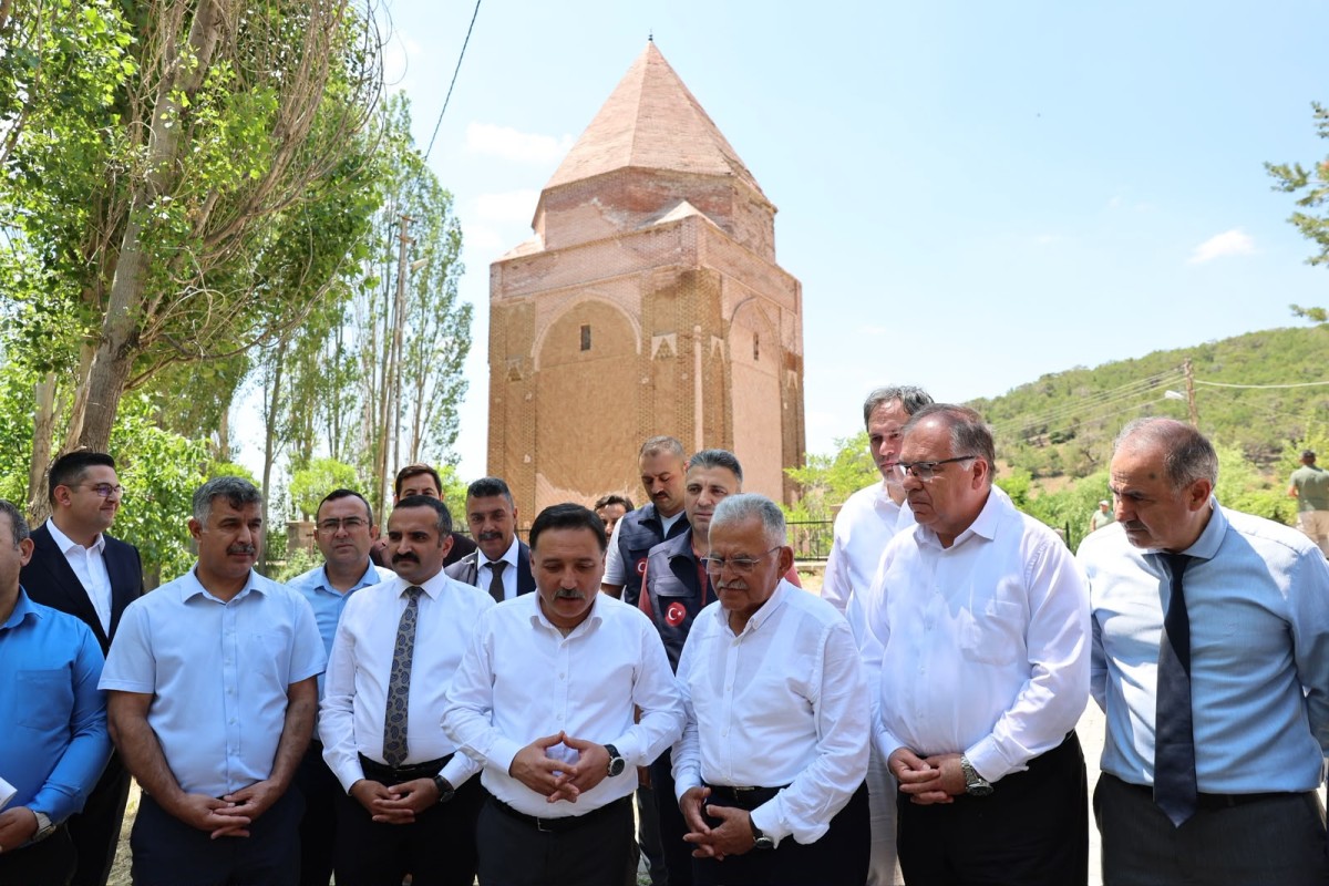 Vali Çiçek ve Başkan Büyükkılıç’tan Melikgazi Türbesinde İnceleme 