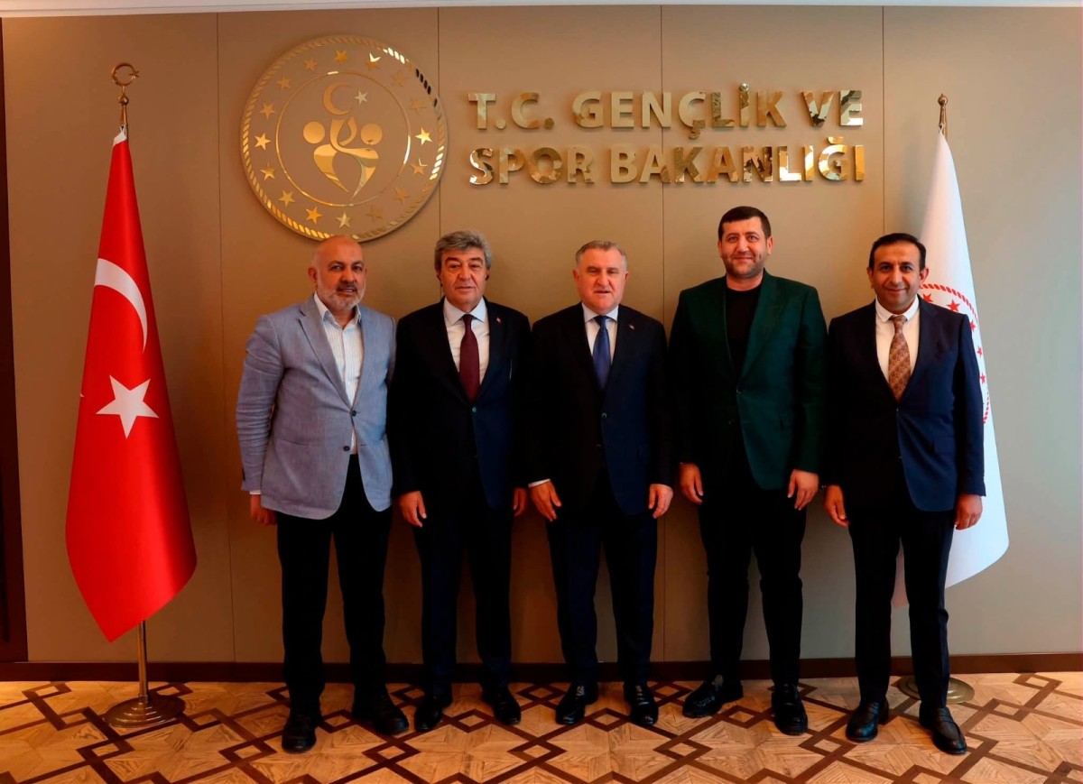AK Parti ve MHP Milletvekilleri ile Kayserispor Yönetiminden Bakan Bak'a Ziyaret