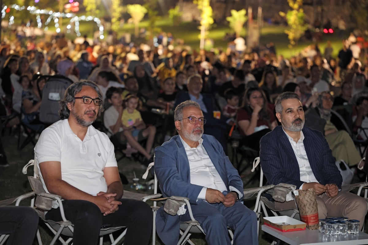 Talas'ta Yıldızlar Altında Duygu Dolu Sinema Gecesi 