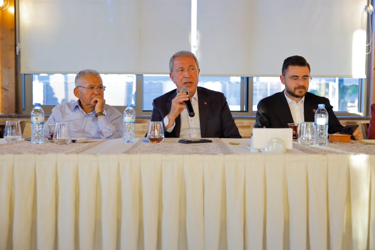Başkan Büyükkılıç ve Akar, Şehit Aileleri ve Gazilerle Bir Araya Geldi