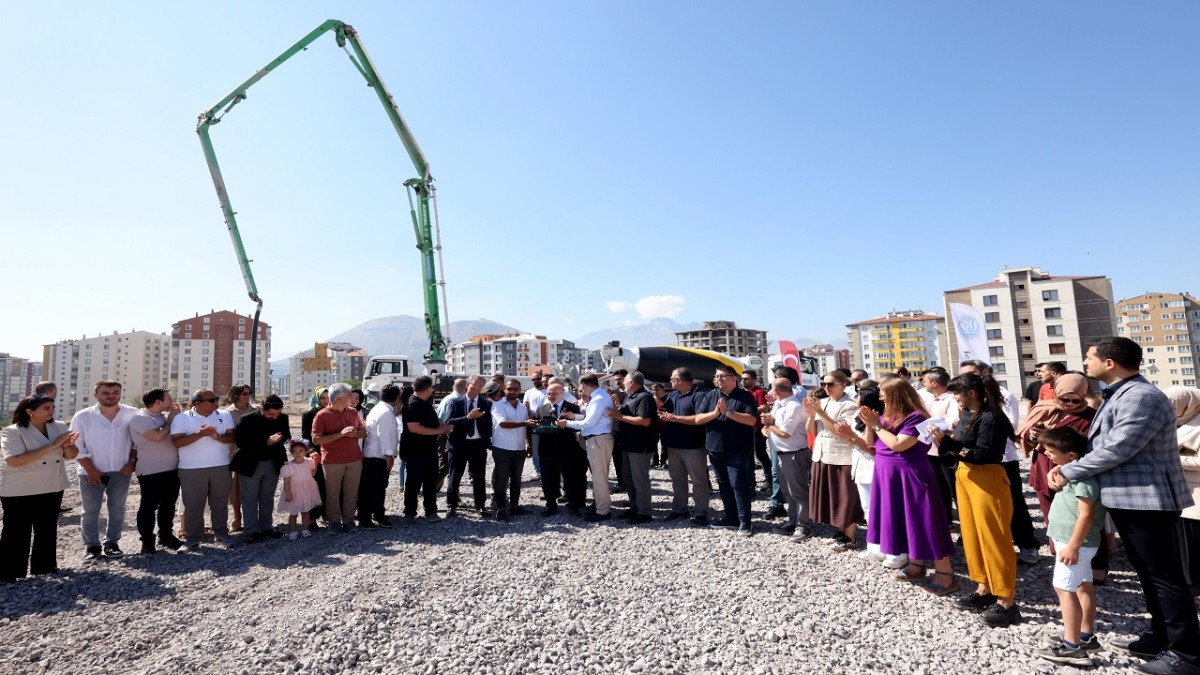 Kayseri Üniversitesi Bilişim Teknolojileri MYO Binasının Temeli Atıldı