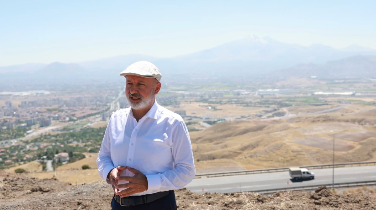 Başkan Çolakbayrakdar: “Kayseri’nin Eşsiz Manzarasını Şanlı Bayrağımızla Buluşturuyoruz”