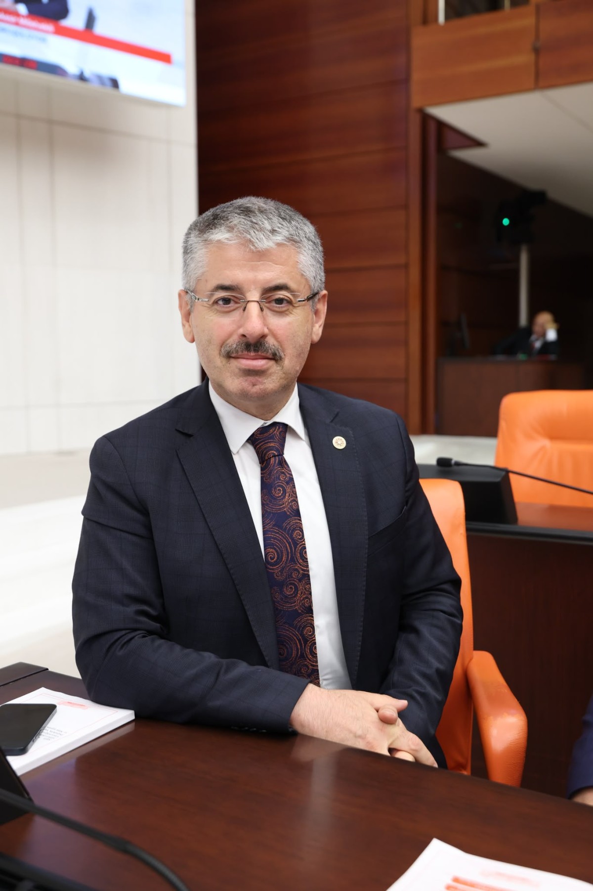AK Partili Çopuroğlu'ndan Muhalefete Rozet Tepkisi