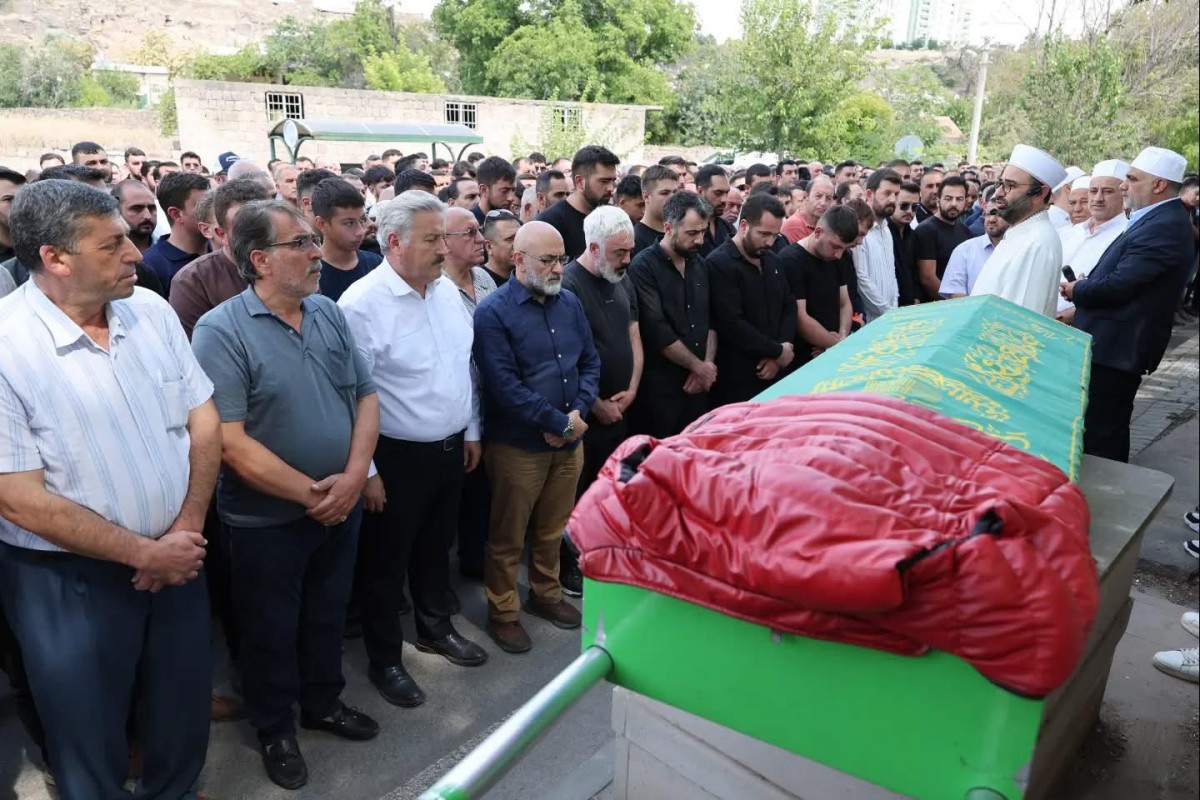 Kazada Babasının Ardından Hayatını Kaybeden Hacı Ali, Toprağa Verildi