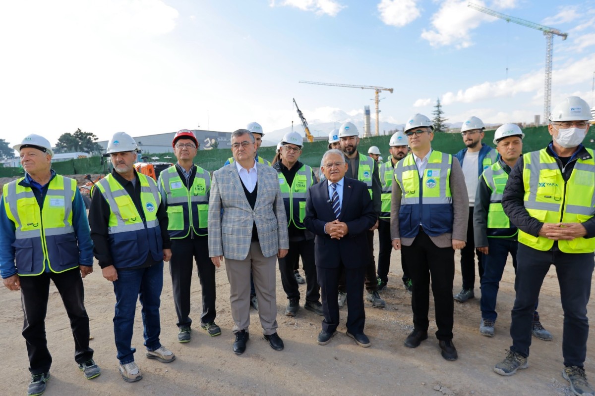 Başkan Büyükkılıç, Kartal Katlı Kavşağı’nda Çalışmaları Yerinde İnceledi
