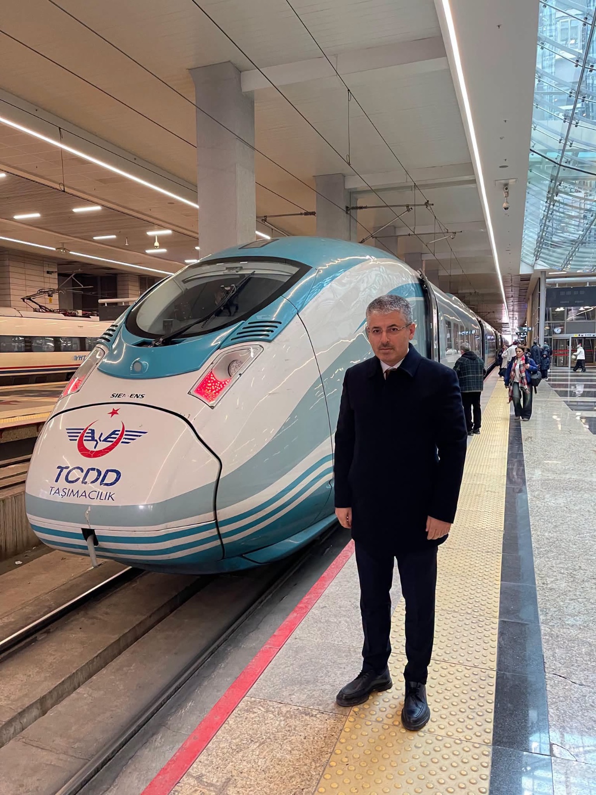 Çopuroğlu’ndan Hızlı Tren Paylaşımı: ''Geliyor, Gelmekte Olan...''