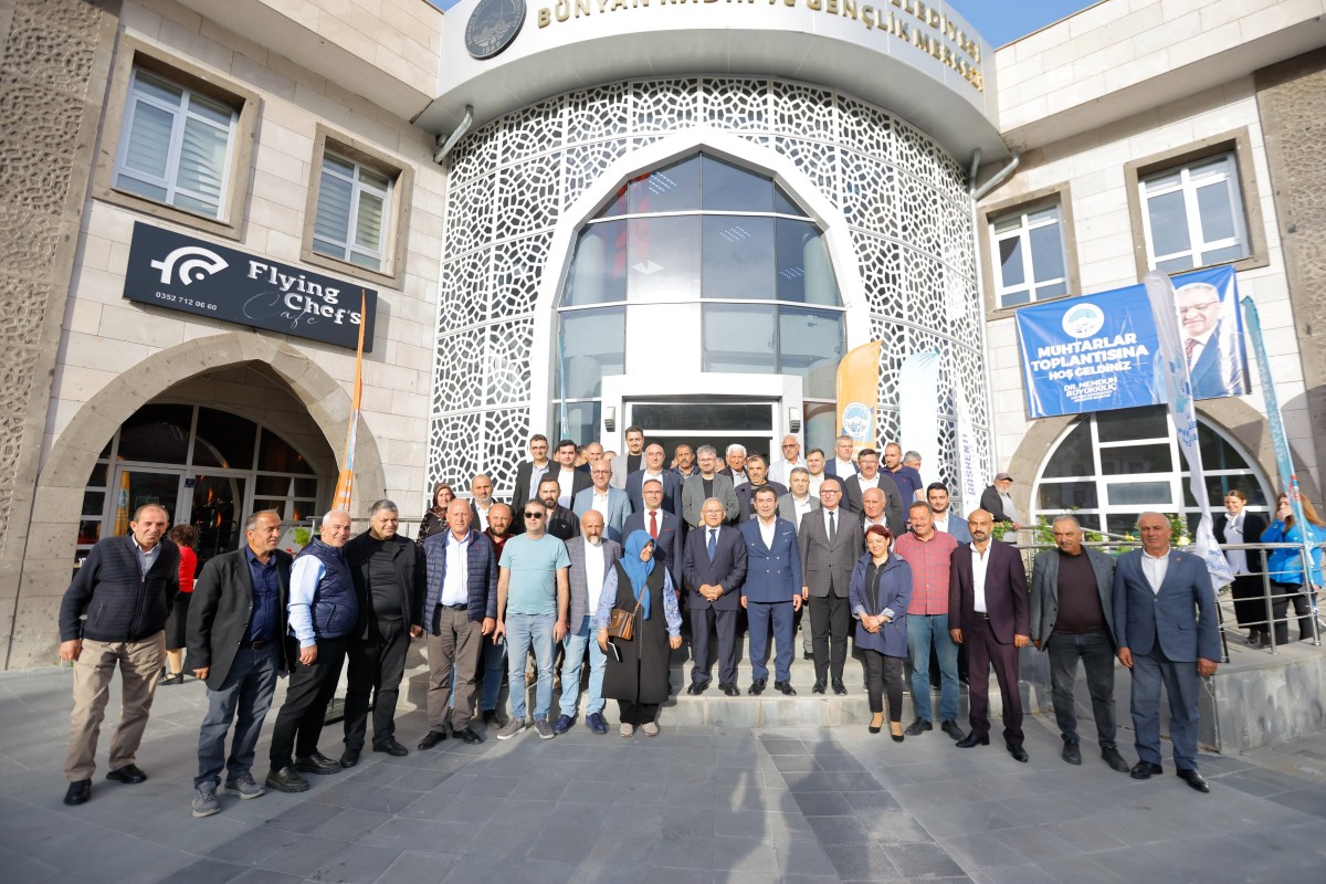 Başkan Büyükkılıç, Bünyan’da Muhtarlarla İstişare Toplantısı Yaptı