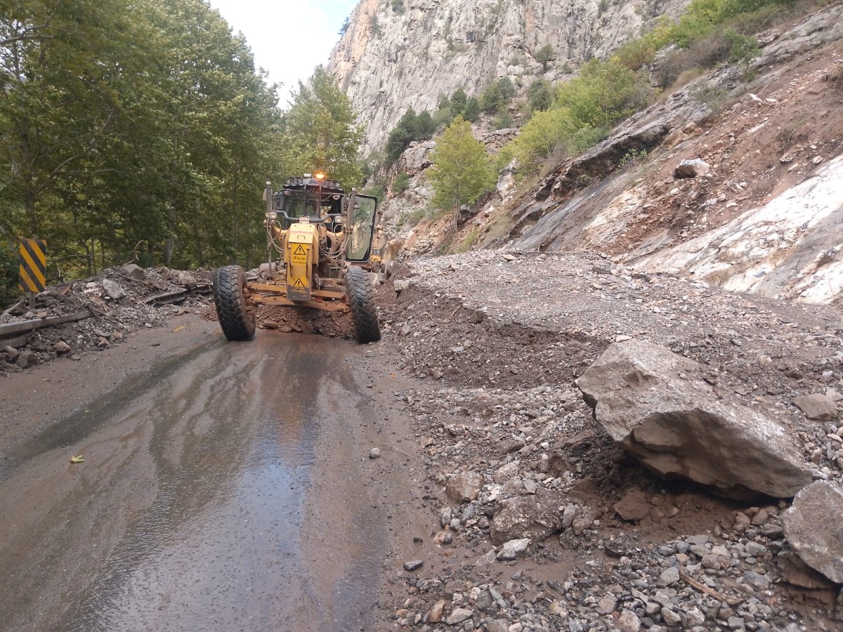 Büyükşehir’den Yahyalı-Kapuzbaşı Yolunda Hızlı Müdahale