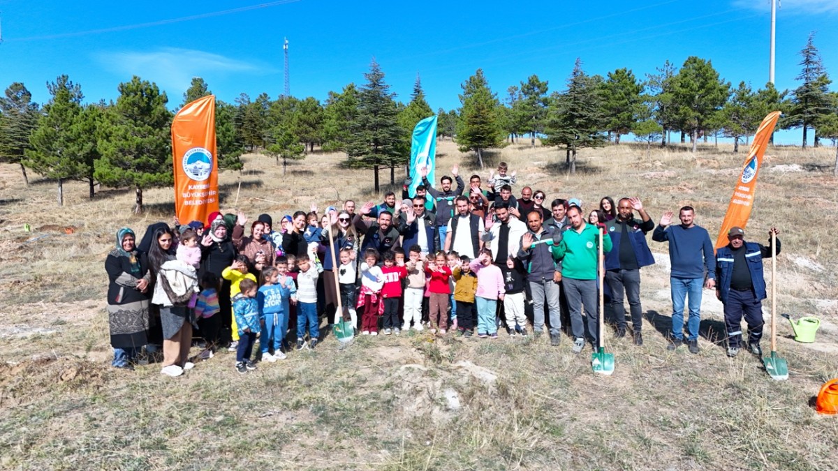  Kayseri'de Yeşil Seferberlik: 1.150 Fidan Toprakla Buluştu