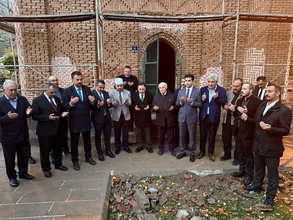 Vali Çiçek Restorasyonu Süren Melikgazi Türbesini Ziyaret Etti